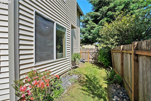 6309 NE 45th Ave, Portland, OR 97218 - view of yard