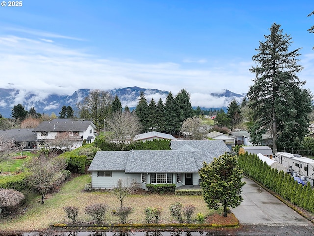 birds eye view of property featuring a mountain view