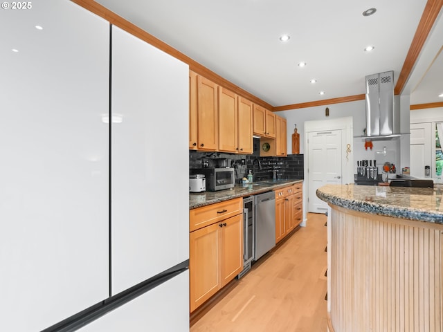 kitchen featuring range hood, light wood-style flooring, ornamental molding, stainless steel appliances, and backsplash