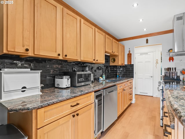 kitchen featuring backsplash, crown molding, light wood-style flooring, stainless steel appliances, and a sink