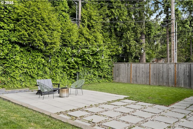 25 SW 143rd Ave, Beaverton, OR 97006 - view of yard with a patio