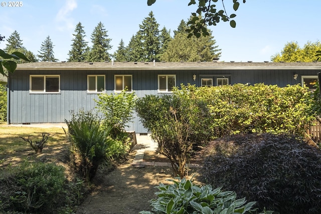 2136 SE Kelly Ave, Gresham, OR 97080 - ranch-style home featuring roof with shingles