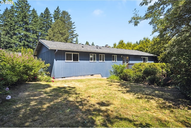 2136 SE Kelly Ave, Gresham, OR 97080 - rear view of house with a lawn