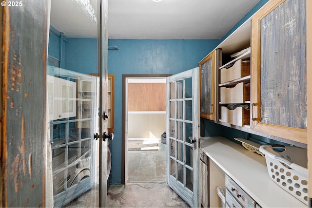 1112 S 6th St, Cottage Grove, OR 97424 - bathroom with french doors