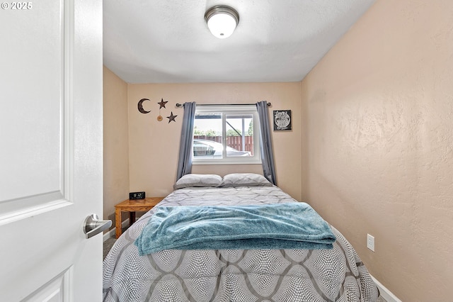1112 S 6th St, Cottage Grove, OR 97424 - bedroom with a textured wall