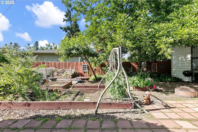 1112 S 6th St, Cottage Grove, OR 97424 - view of playground with a garden