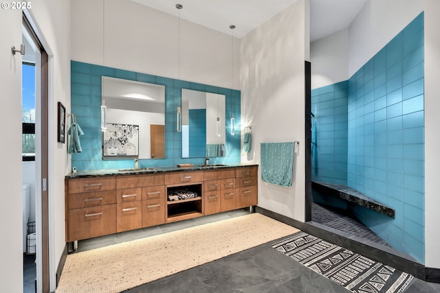 3939 N Marine Dr Unit 12, Portland, OR 97217 - full bath featuring double vanity, a tile shower, and toilet