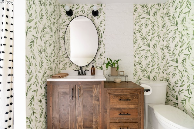 2340 SW Dolph Ct, Portland, OR 97219 - bathroom featuring wallpapered walls, vanity, and toilet
