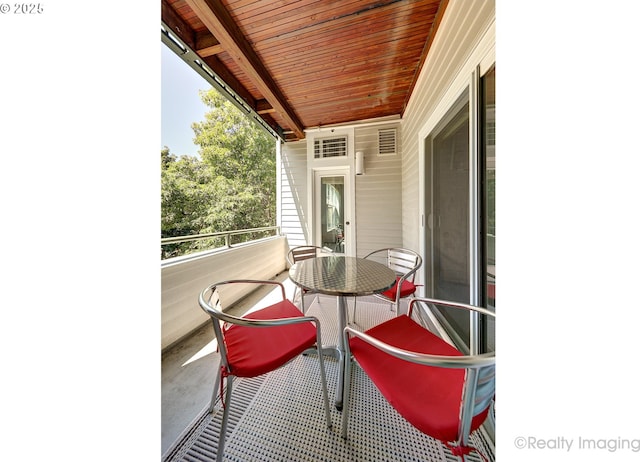 305 S Montgomery St Unit 404, Portland, OR 97201 - balcony with outdoor dining area