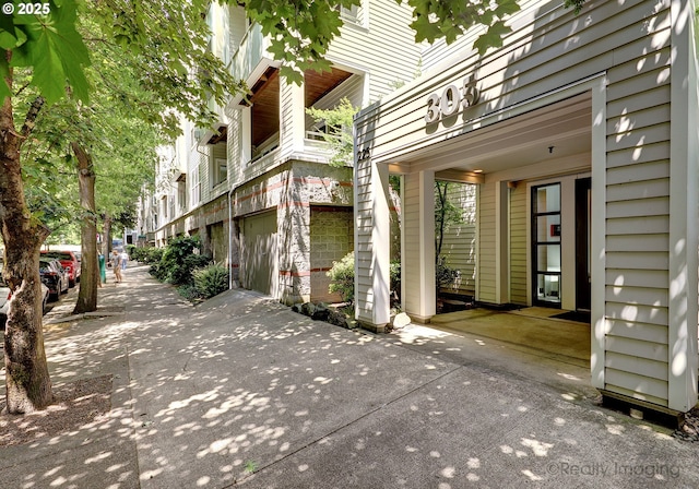 305 S Montgomery St Unit 404, Portland, OR 97201 - view of property's community with an attached garage