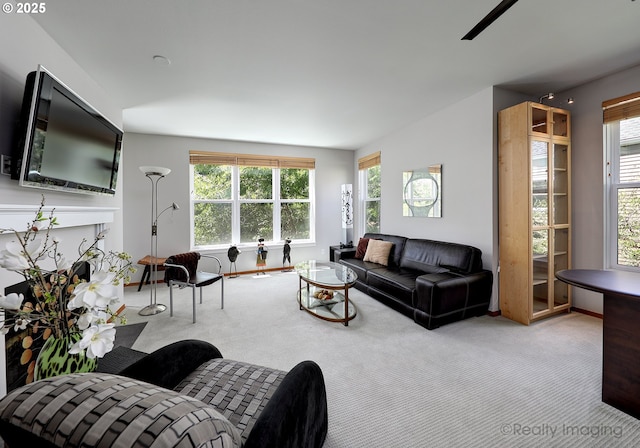 305 S Montgomery St Unit 404, Portland, OR 97201 - living room featuring carpet flooring