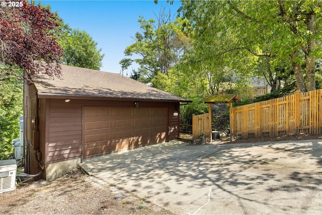 6416 SW 33rd Pl, Portland, OR 97239 - view of detached garage
