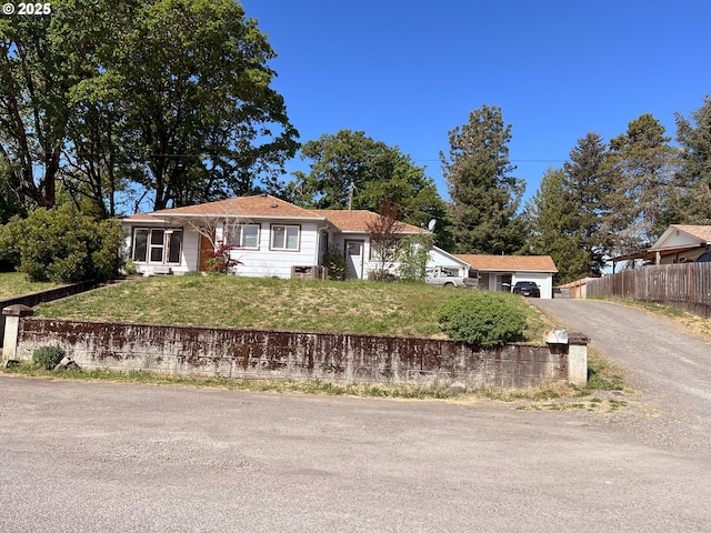 76464 High St, Oakridge, OR 97463 - ranch-style house with asphalt driveway