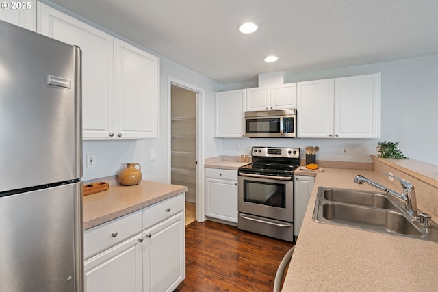 1608 NE 154th St, Vancouver, WA 98686 - kitchen featuring stainless steel appliances, a sink, recessed lighting, light countertops, and dark wood-type flooring