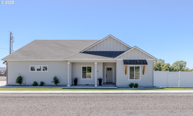 665 Browndell Ln, Stanfield, OR 97875 - modern farmhouse style home with board and batten siding, a shingled roof, and covered porch