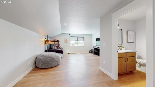 665 Browndell Ln, Stanfield, OR 97875 - bedroom featuring light wood-style floors, baseboards, vaulted ceiling, and recessed lighting