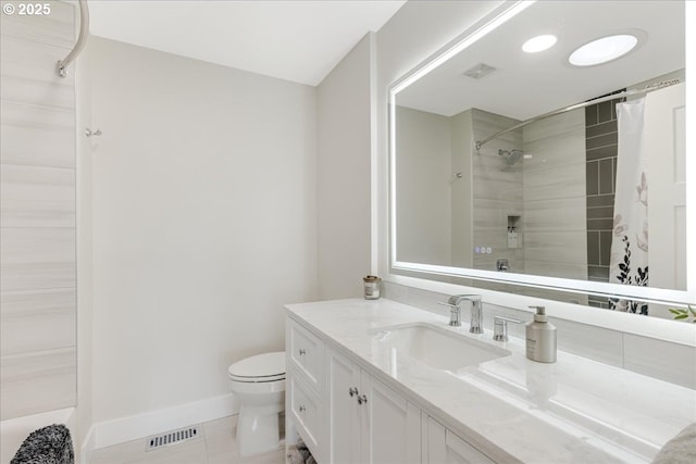 full bathroom with visible vents, toilet, vanity, and a shower with curtain