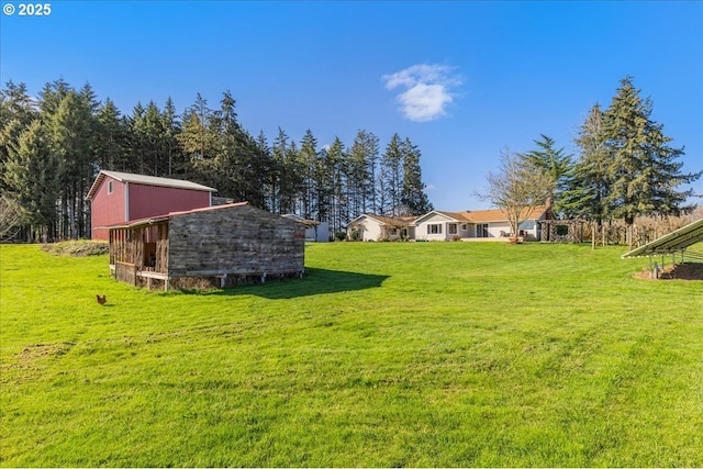 view of yard with an outdoor structure and a pole building