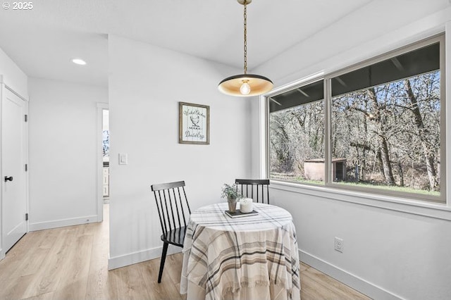 dining space featuring light wood-style flooring, baseboards, and recessed lighting