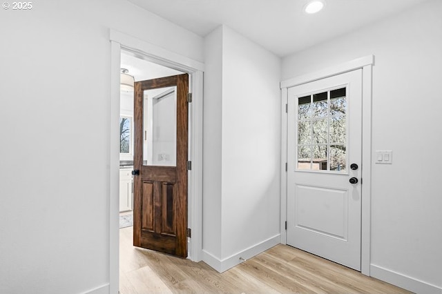 entryway featuring recessed lighting, light wood-type flooring, and baseboards