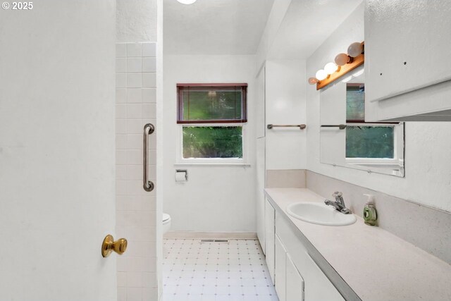1541 Buckhorn Rd, Roseburg, OR 97470 - full bath featuring vanity, toilet, tile patterned floors, and baseboards