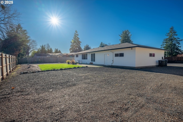 view of front of home featuring a front lawn