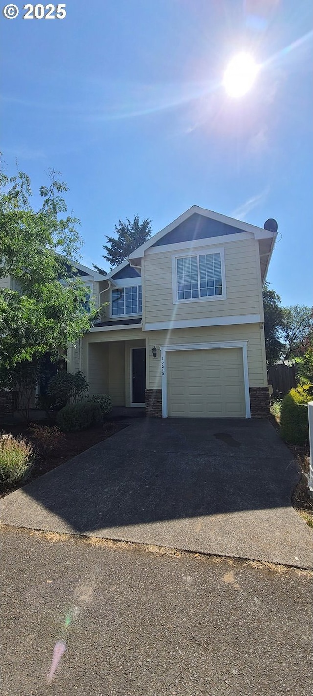 view of front facade featuring a garage