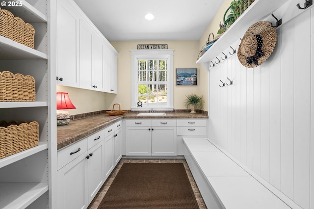 33525 Beerman Creek Ln, Seaside, OR 97138 - mudroom with a sink
