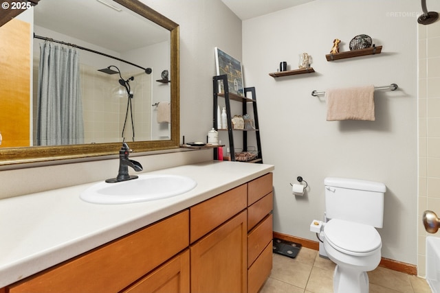 full bathroom featuring toilet, baseboards, tile patterned flooring, a shower with shower curtain, and vanity