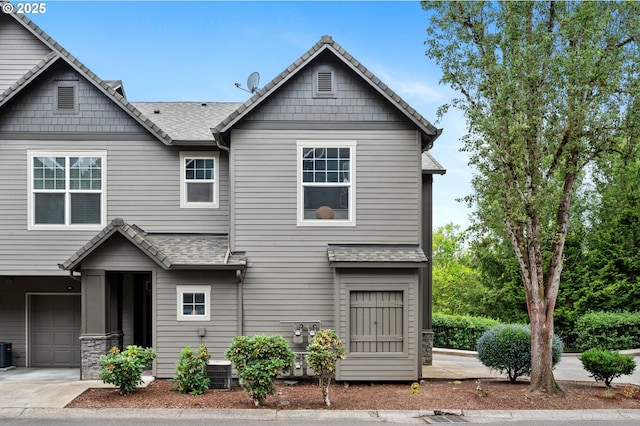 525 Springtree Ln, West Linn, OR 97068 - view of front facade featuring an attached garage