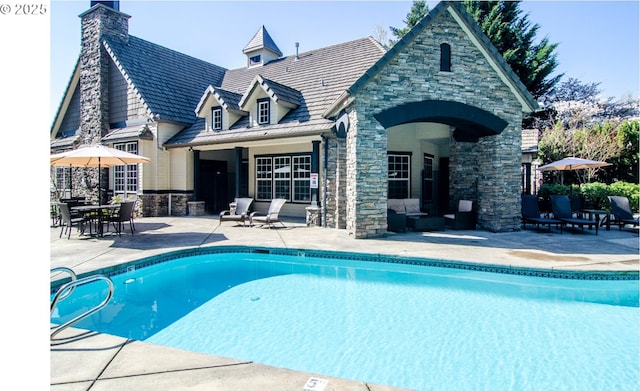 525 Springtree Ln, West Linn, OR 97068 - swimming pool featuring a patio area