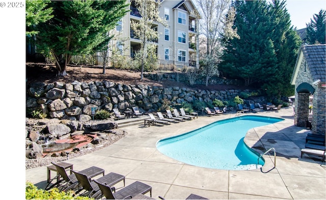 525 Springtree Ln, West Linn, OR 97068 - community pool with a patio