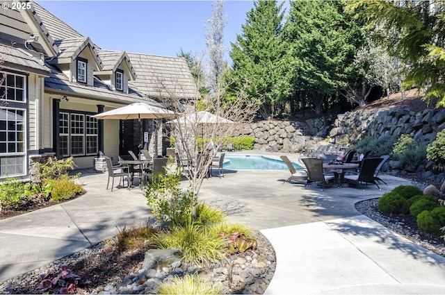 525 Springtree Ln, West Linn, OR 97068 - swimming pool featuring a patio and outdoor dining area