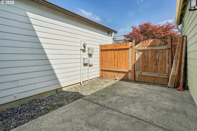 5661 J St, Washougal, WA 98671 - view of patio with a gate