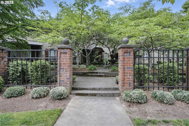 11660 SW Longspur Ter, Beaverton, OR 97007 - gate with fence