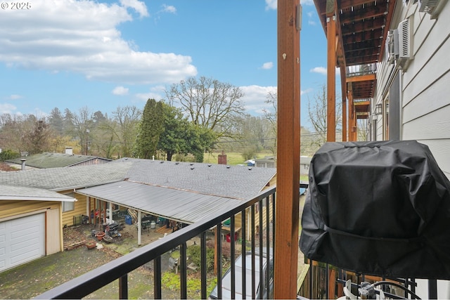 balcony featuring a grill