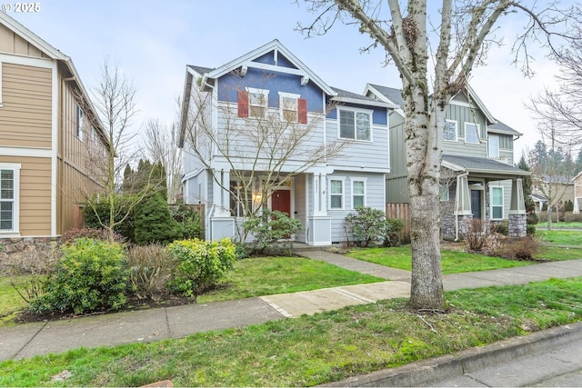 craftsman house featuring a front lawn