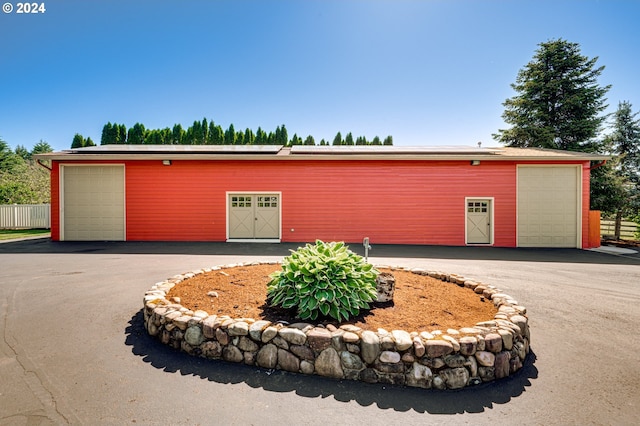 view of front of house featuring an outdoor structure and a garage