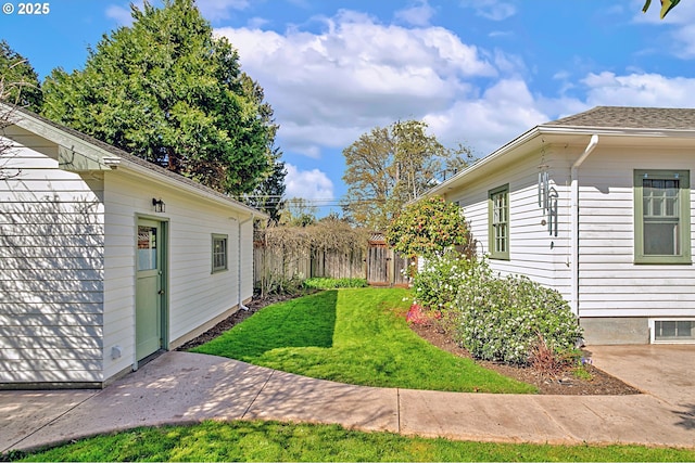 view of yard featuring fence