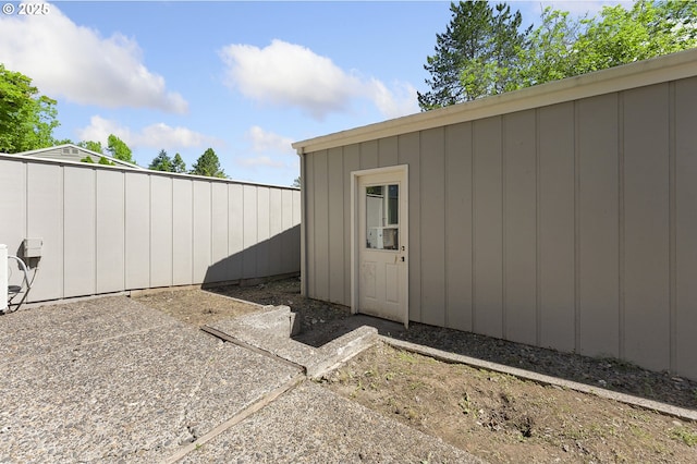 1397 Bonniebrae Dr, Lake Oswego, OR 97034 - view of outdoor structure with a fenced backyard
