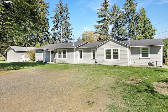 1069 Little Valley Rd, Roseburg, OR 97471 - ranch-style house with a front yard