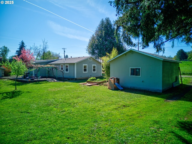 1069 Little Valley Rd, Roseburg, OR 97471 - rear view of property featuring a lawn