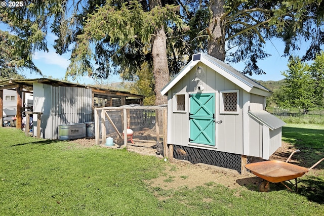 1069 Little Valley Rd, Roseburg, OR 97471 - view of poultry coop featuring a lawn
