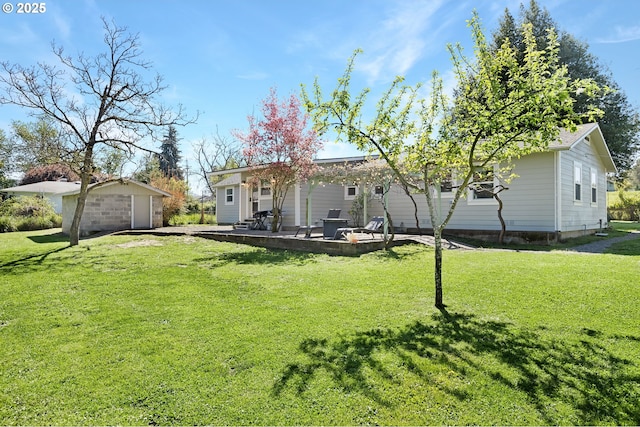 1069 Little Valley Rd, Roseburg, OR 97471 - rear view of property featuring an outdoor structure, a detached garage, and a lawn