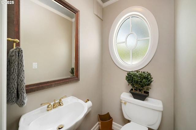 2892 NW Beuhla Vista Ter, Portland, OR 97210 - bathroom with a sink, toilet, ornamental molding, and baseboards