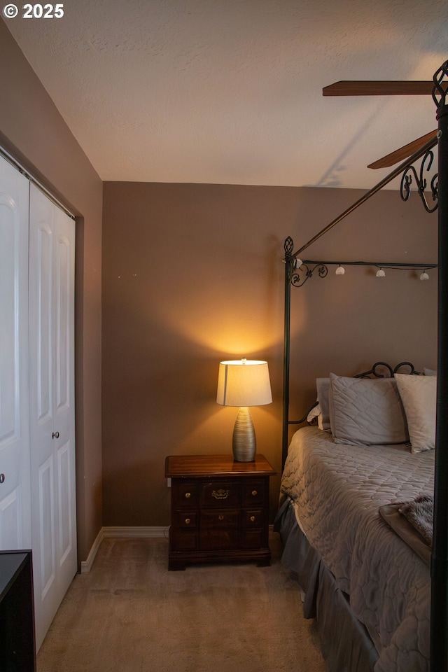 bedroom featuring carpet floors and a closet