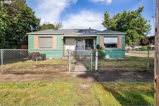 996 14th St, Salem, OR 97302 - view of front of home with a gate