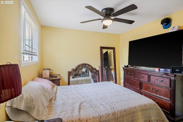 bedroom with ceiling fan