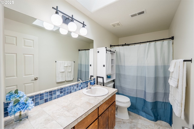 full bath featuring vanity, tasteful backsplash, toilet, and visible vents