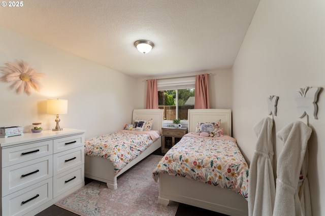 1025 S Grant St, Canby, OR 97013 - bedroom with a textured ceiling